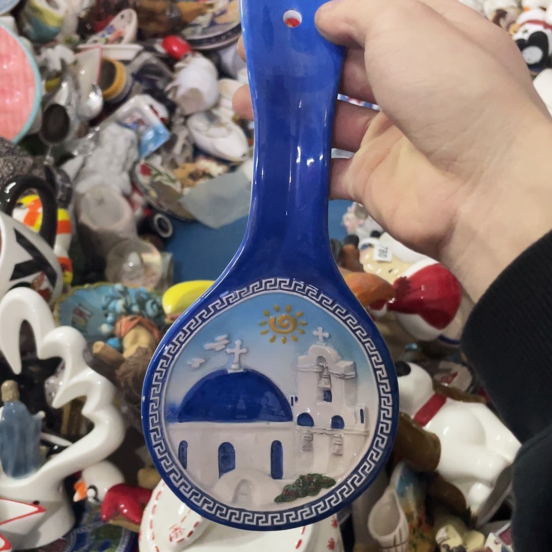 摆件  磕碰。 封釉。       