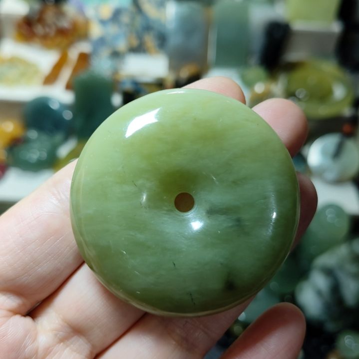 岫玉未镶嵌平安扣