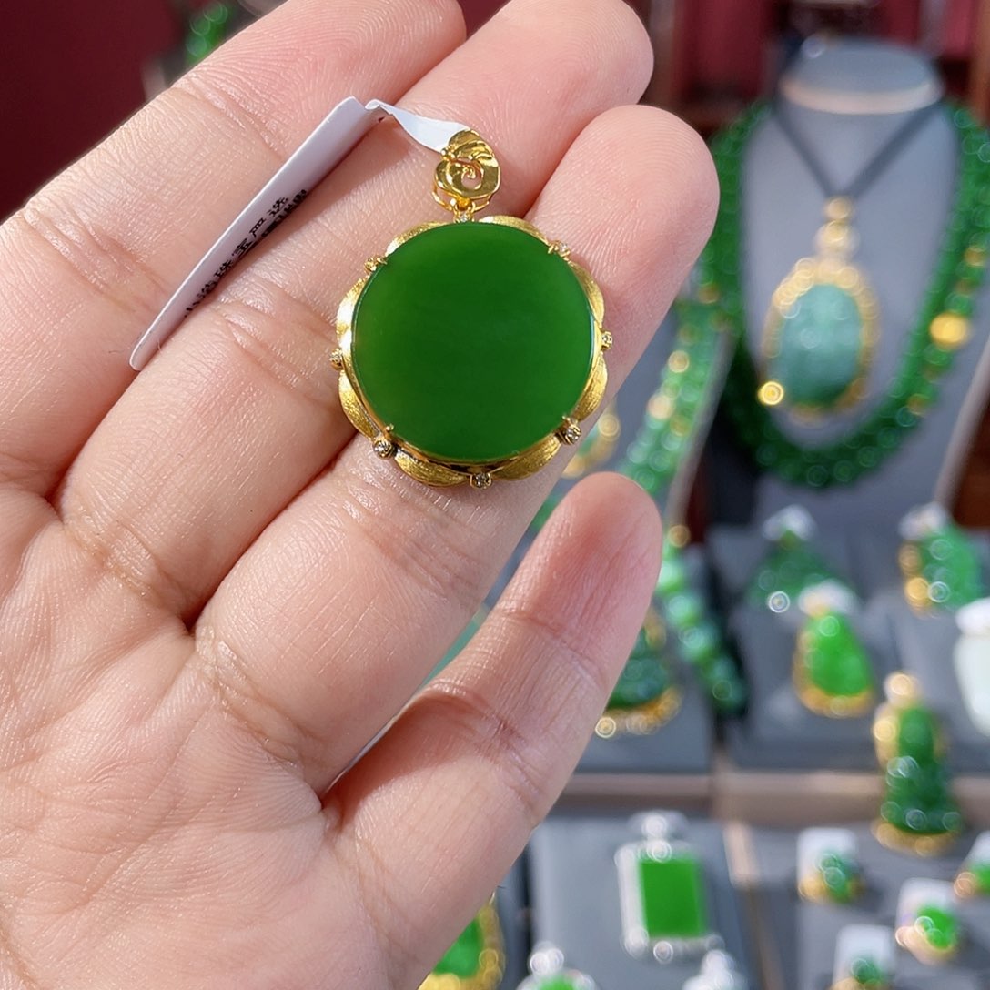 和田玉（碧玉）18K金镶嵌颈饰