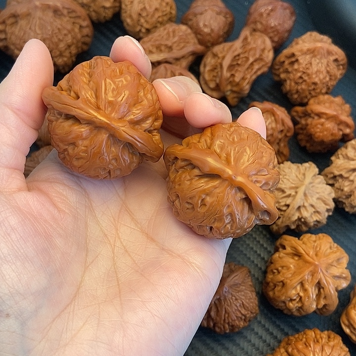 祥***云木质类42宫灯。          