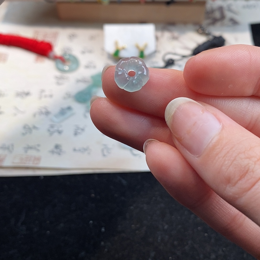 翡翠颈饰未镶嵌燕*天然翡翠