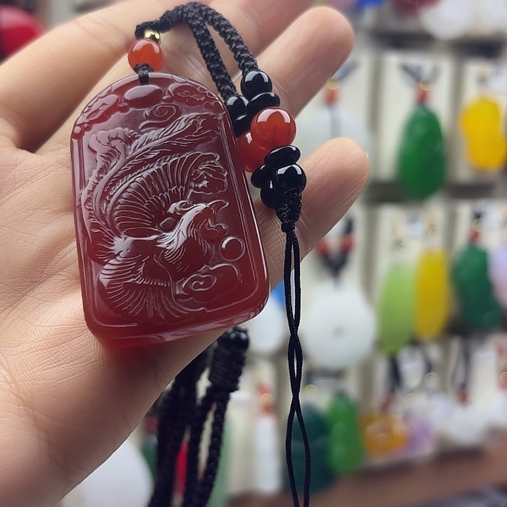 记***笑石英质玉未镶嵌颈饰