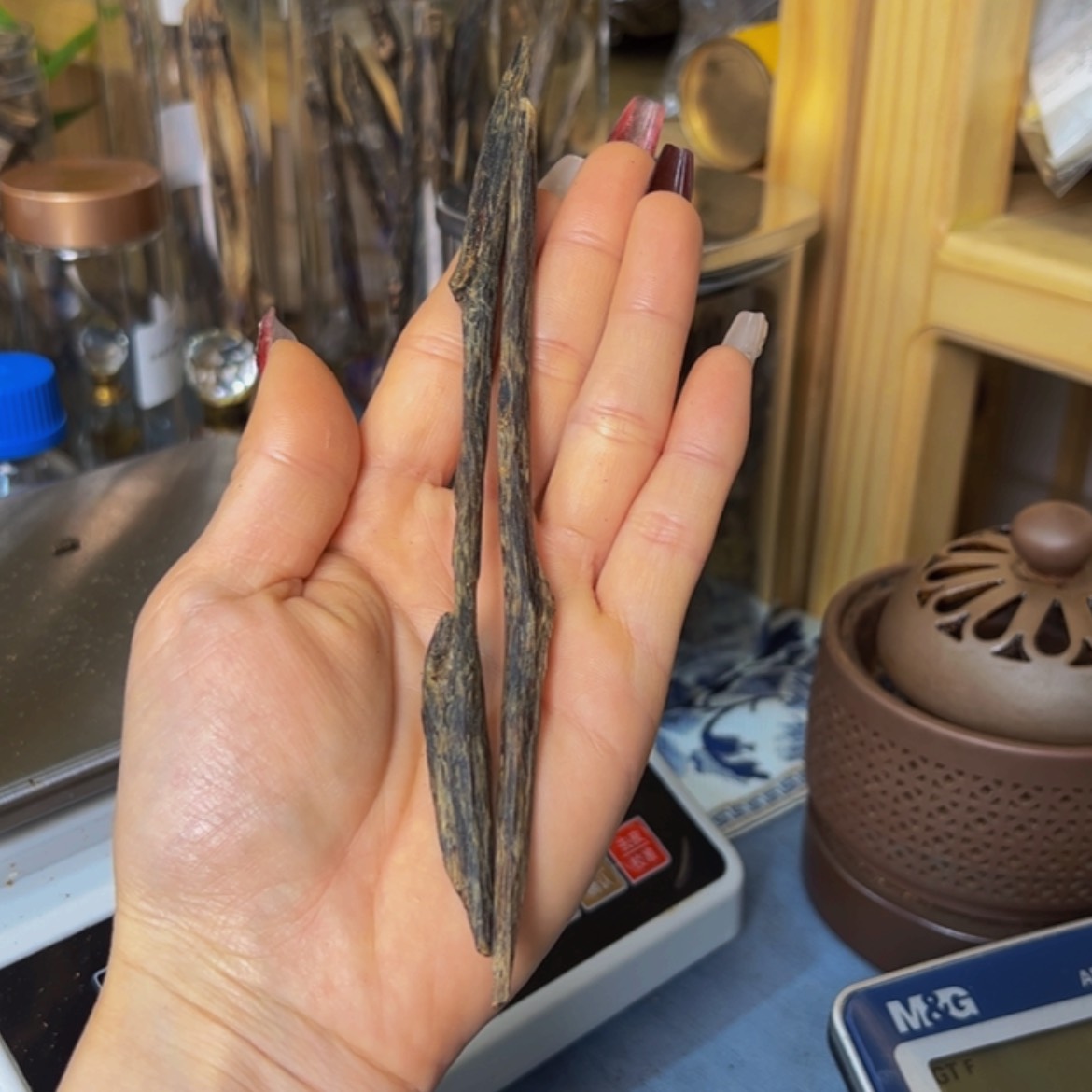 【闪购商品】沉香手把件眺*奇楠蓝香树心虫漏老料8克