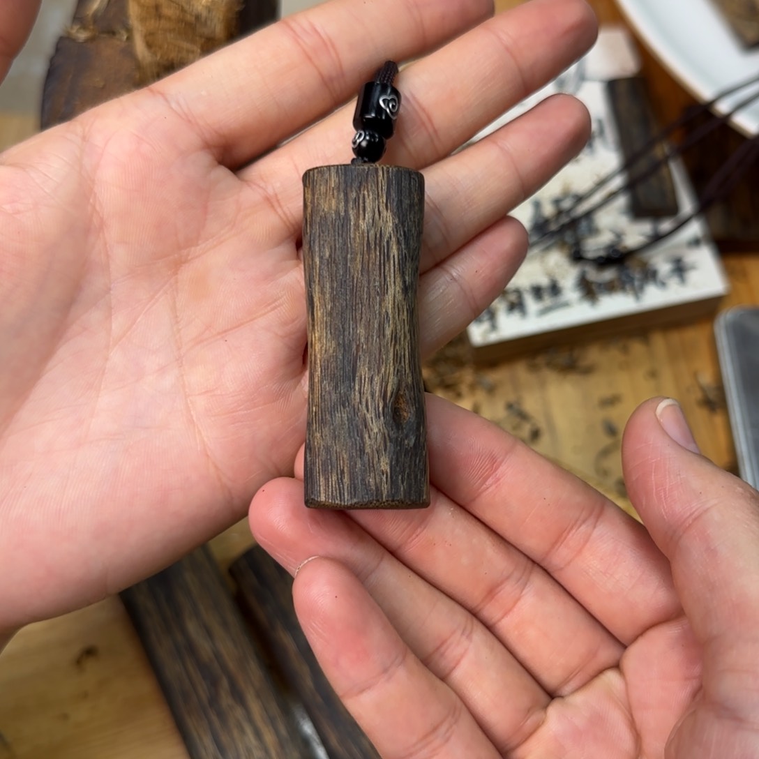 沉香吊坠素牌绿奇老料树心油10.7克