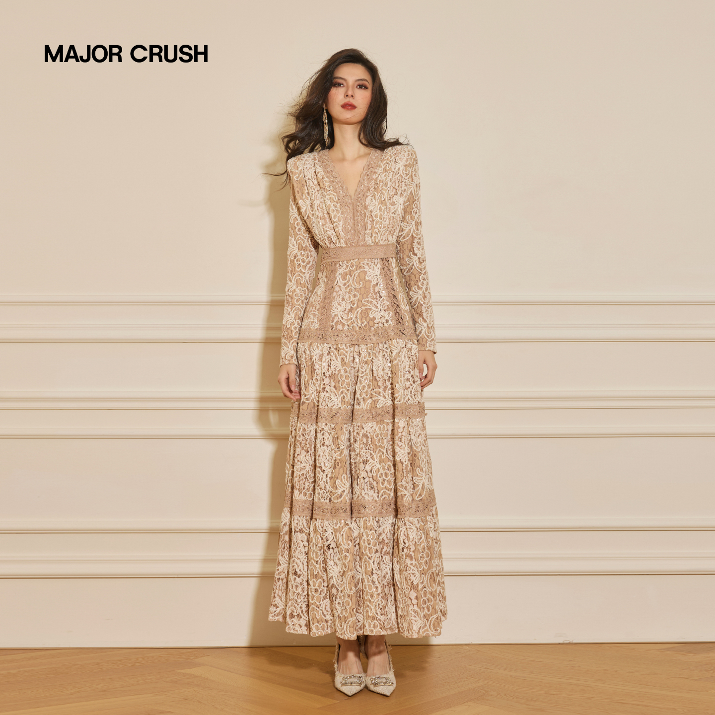 MAJOR CRUSH新款冬季时尚蕾丝织花风信挽歌高腰显瘦连衣裙7722