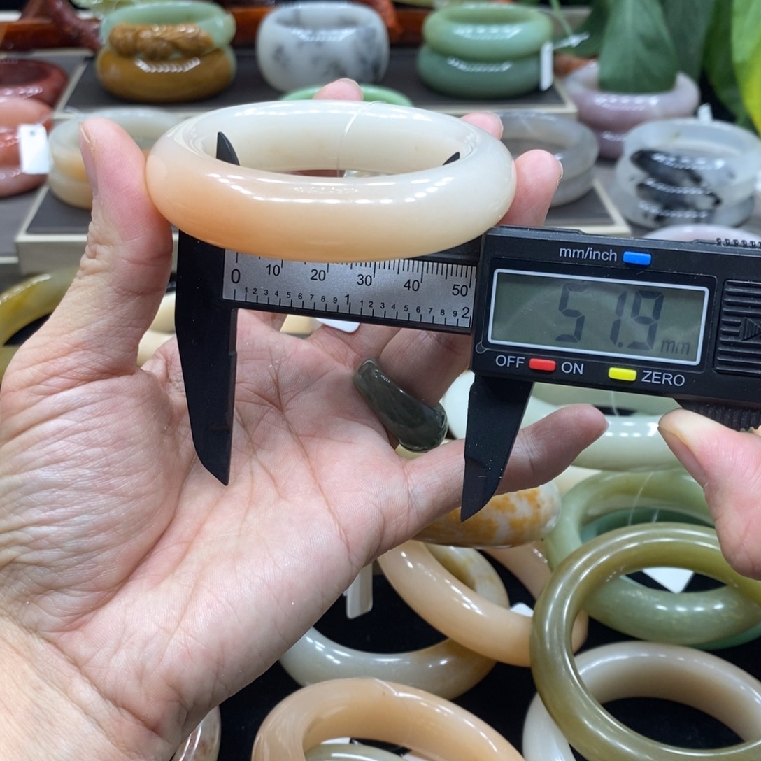 石英岩玉未镶嵌手镯