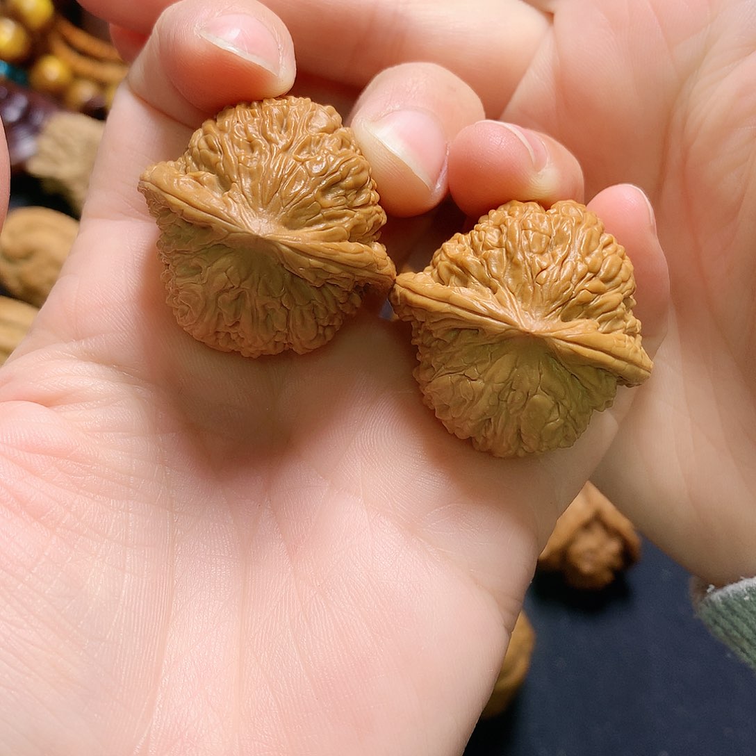 文玩核桃吊坠红宝石34