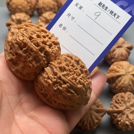 文玩核桃把件纯**士南疆石