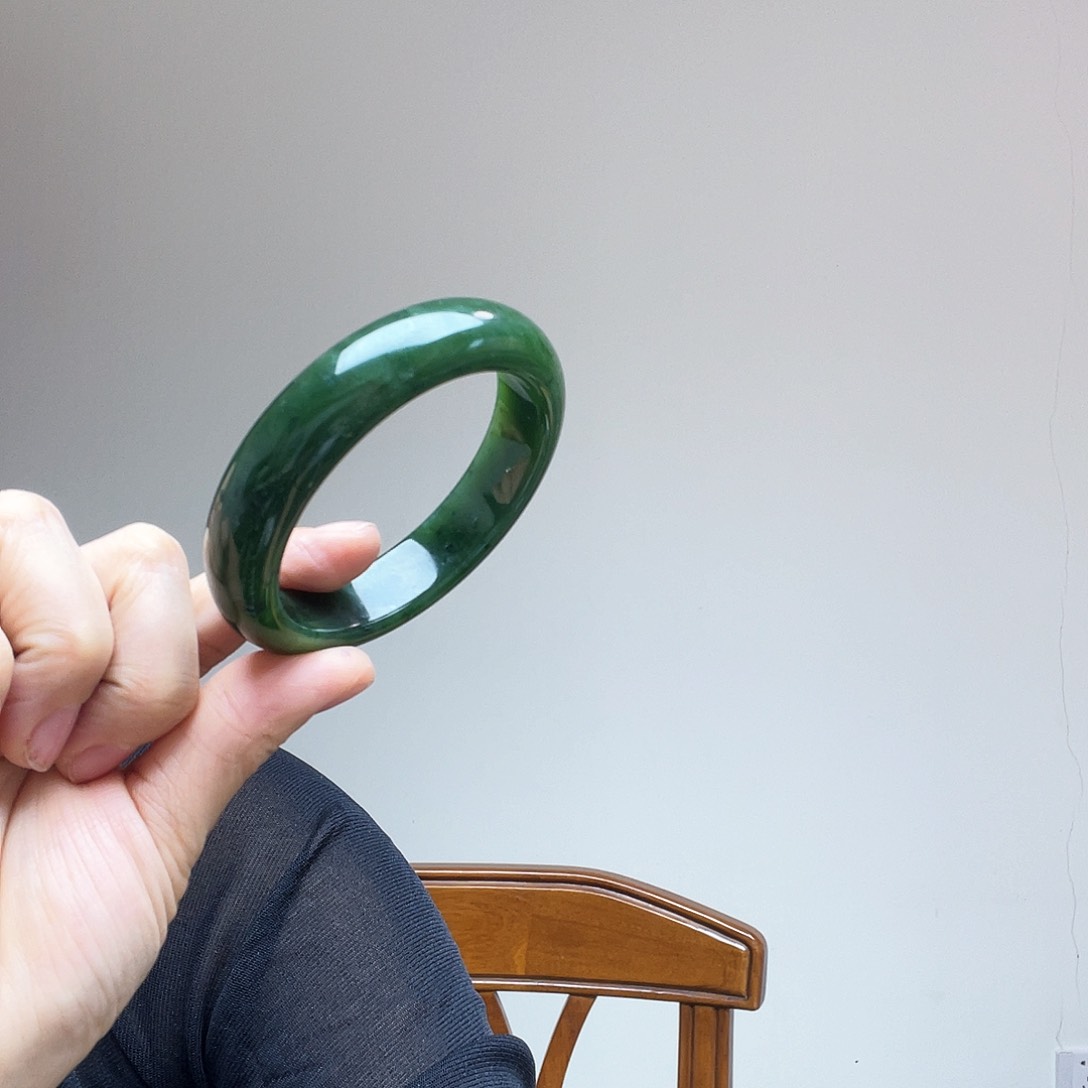 和田玉手镯未镶嵌忆*