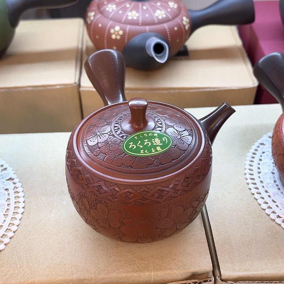 盖碗在一起就是要开心快乐哦宝宝好