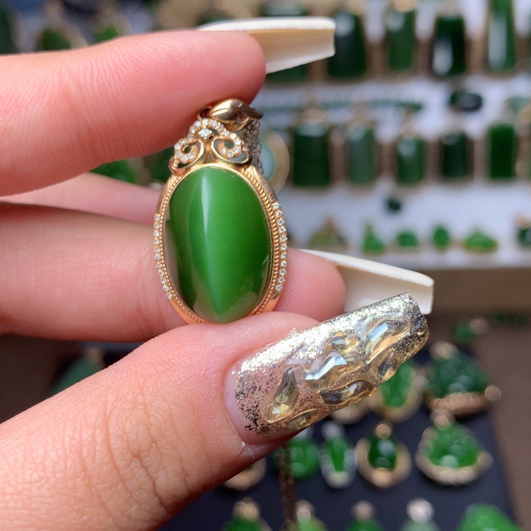 和田玉（碧玉）吊坠18K金镶嵌