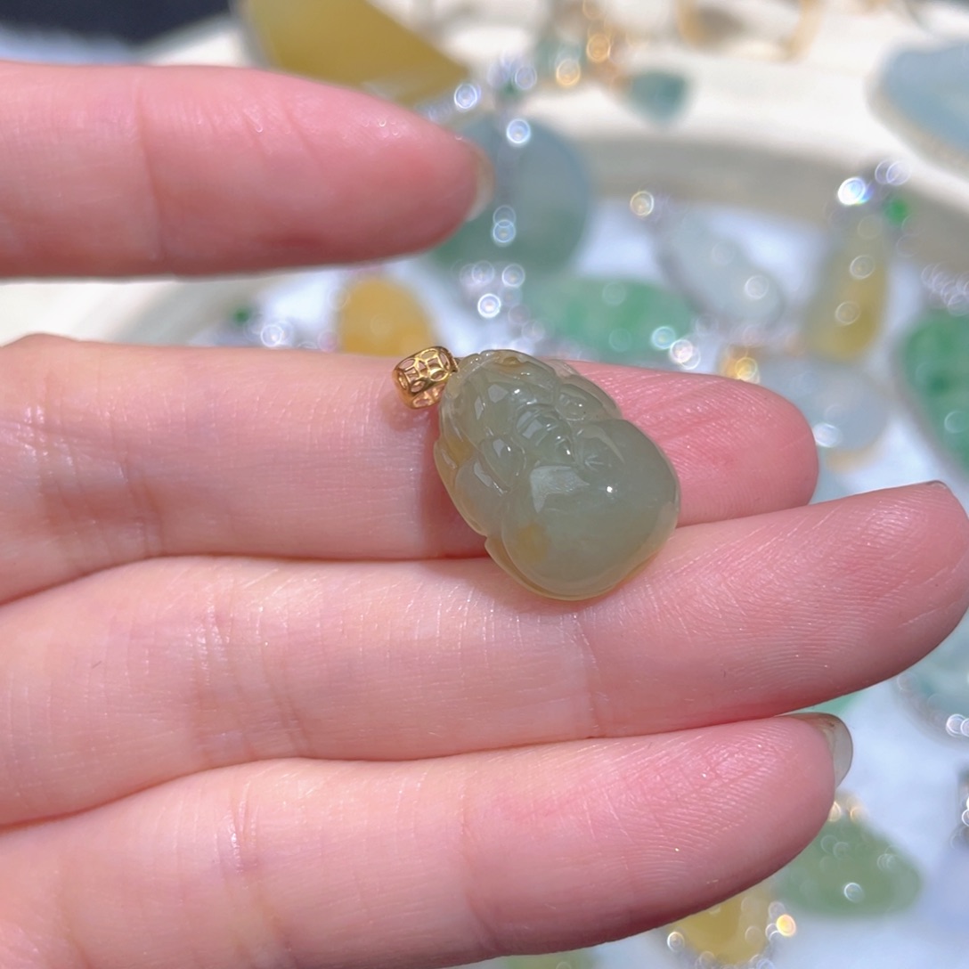 翡翠颈饰18K金镶嵌翡翠