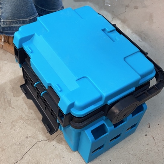 小号蓝色微瑕路亚箱一个 