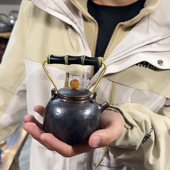 紫铜手工提梁小泡壶一个
