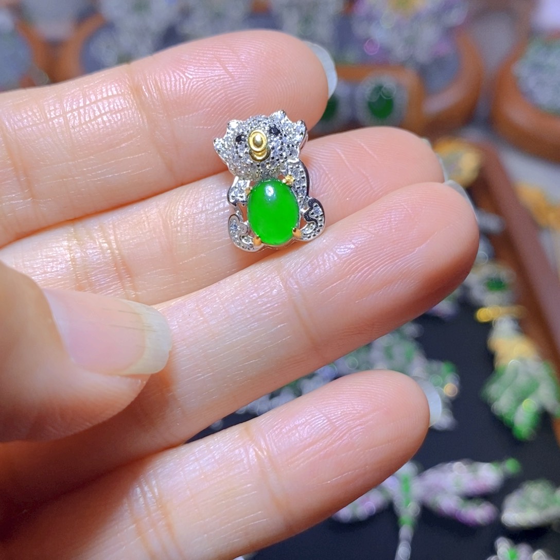 翡翠颈饰银S925镶嵌天然翡翠