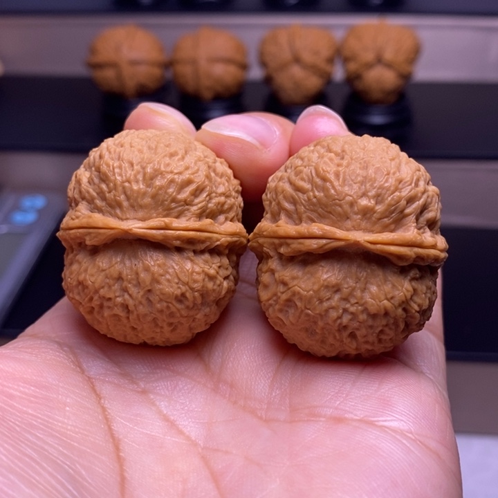 文玩核桃把件鱼子纹绣球20