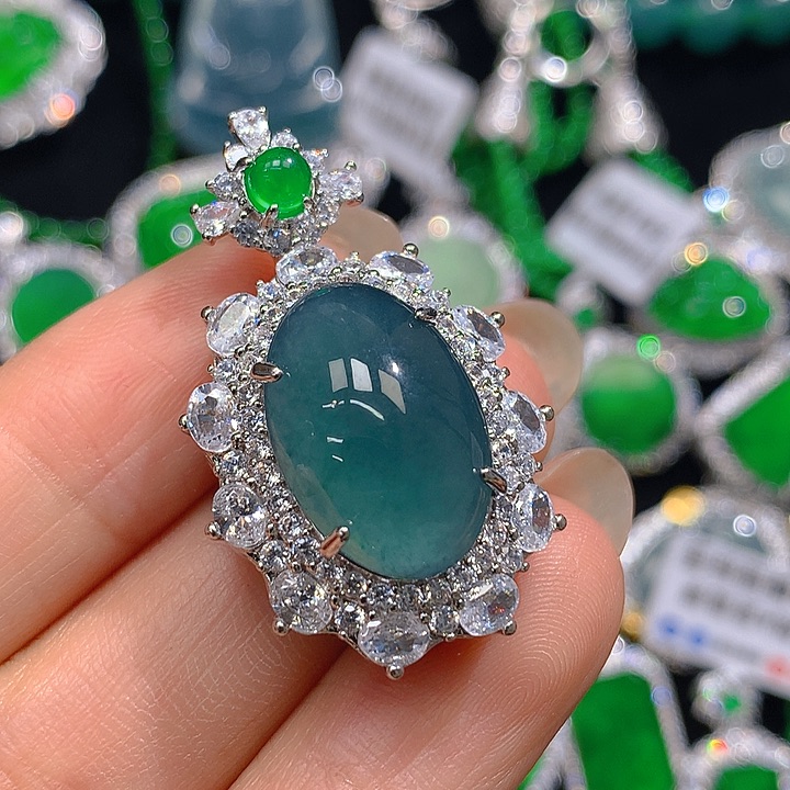 翡翠颈饰未镶嵌翡翠