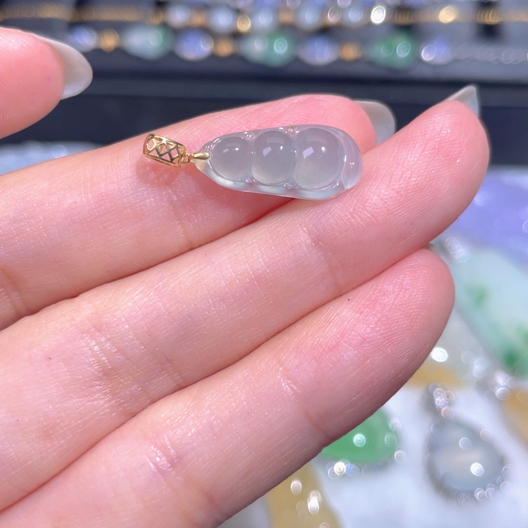 颈饰18K金镶嵌翡翠翡翠