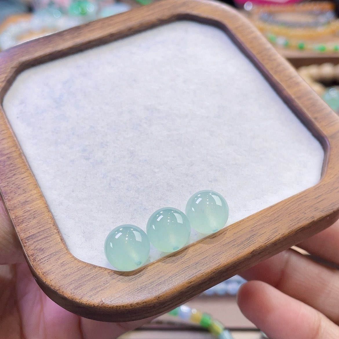 【闪购商品】翡翠颈饰未镶嵌葡萄绿单颗