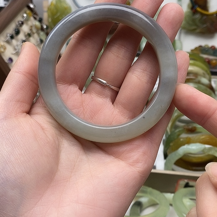 和田玉手镯未镶嵌和田1