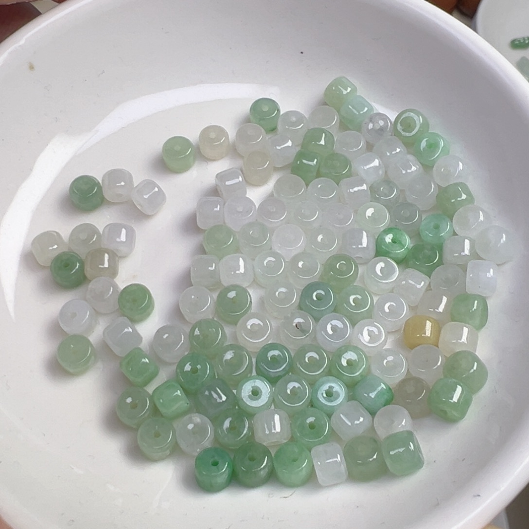 翡翠散珠桶珠俩颗 可挑