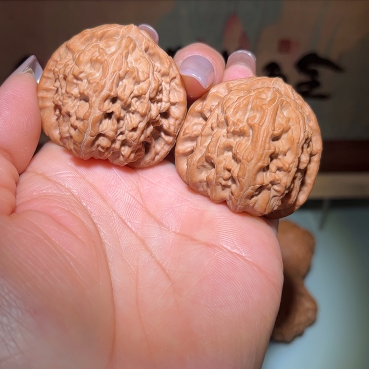 文玩核桃吊坠白狮子