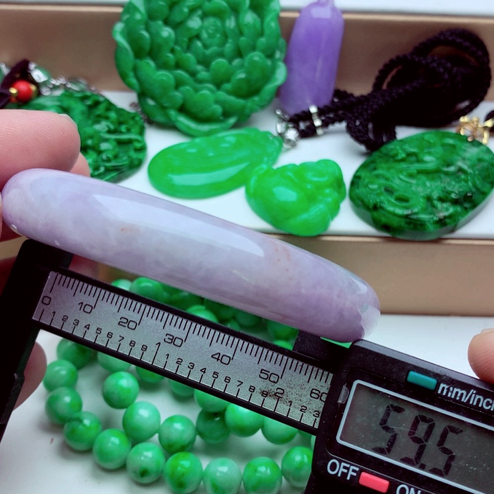 翡翠未镶嵌手镯…．．