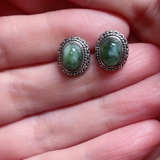 透闪石-蛇纹石玉耳钉银S925镶嵌