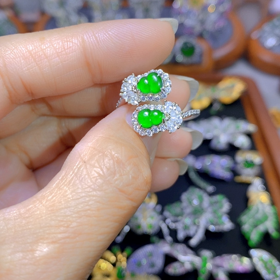 翡翠颈饰银S925镶嵌天然翡翠