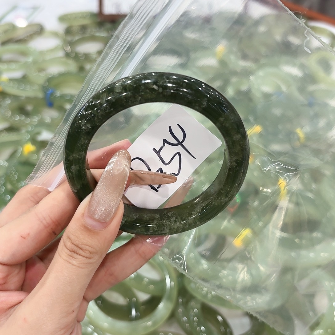 梨****未镶嵌蛇纹石玉手镯