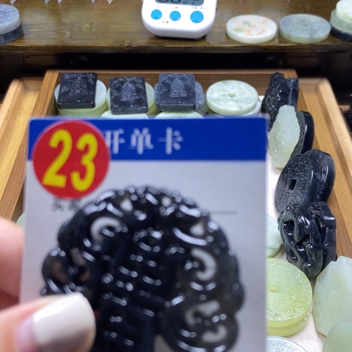 蛇纹石玉挂件未镶嵌小***卿