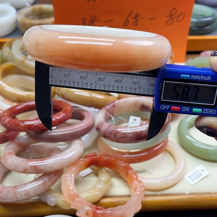未镶嵌手镯石英质玉