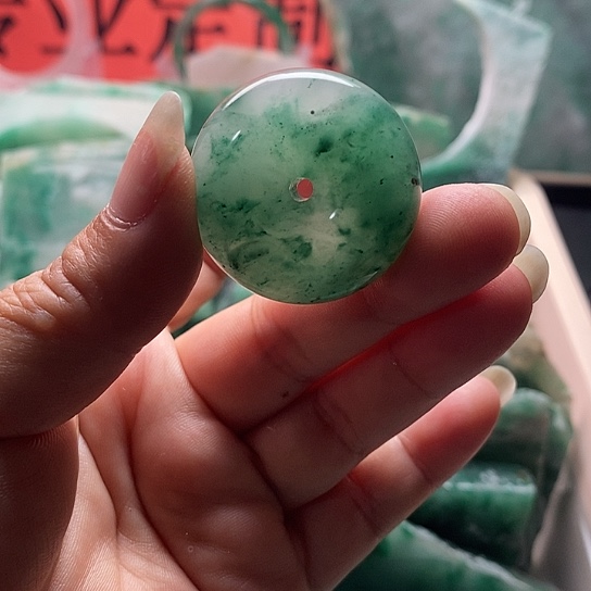 石英质玉未镶嵌颈饰