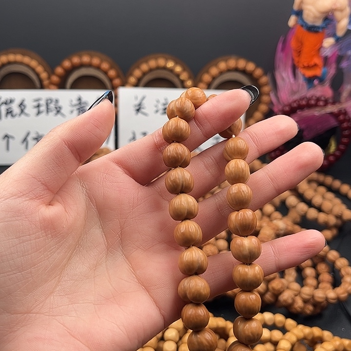 এ****猴头核桃吊坠微瑕走色手工雕刻小屁桃