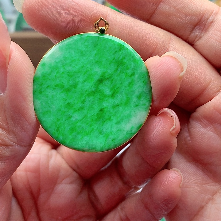 翡翠颈饰18K金镶嵌翡翠