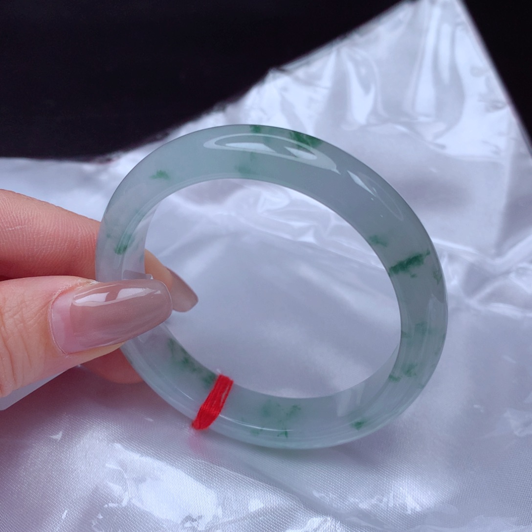 翡翠手镯未镶嵌一****顺手镯52