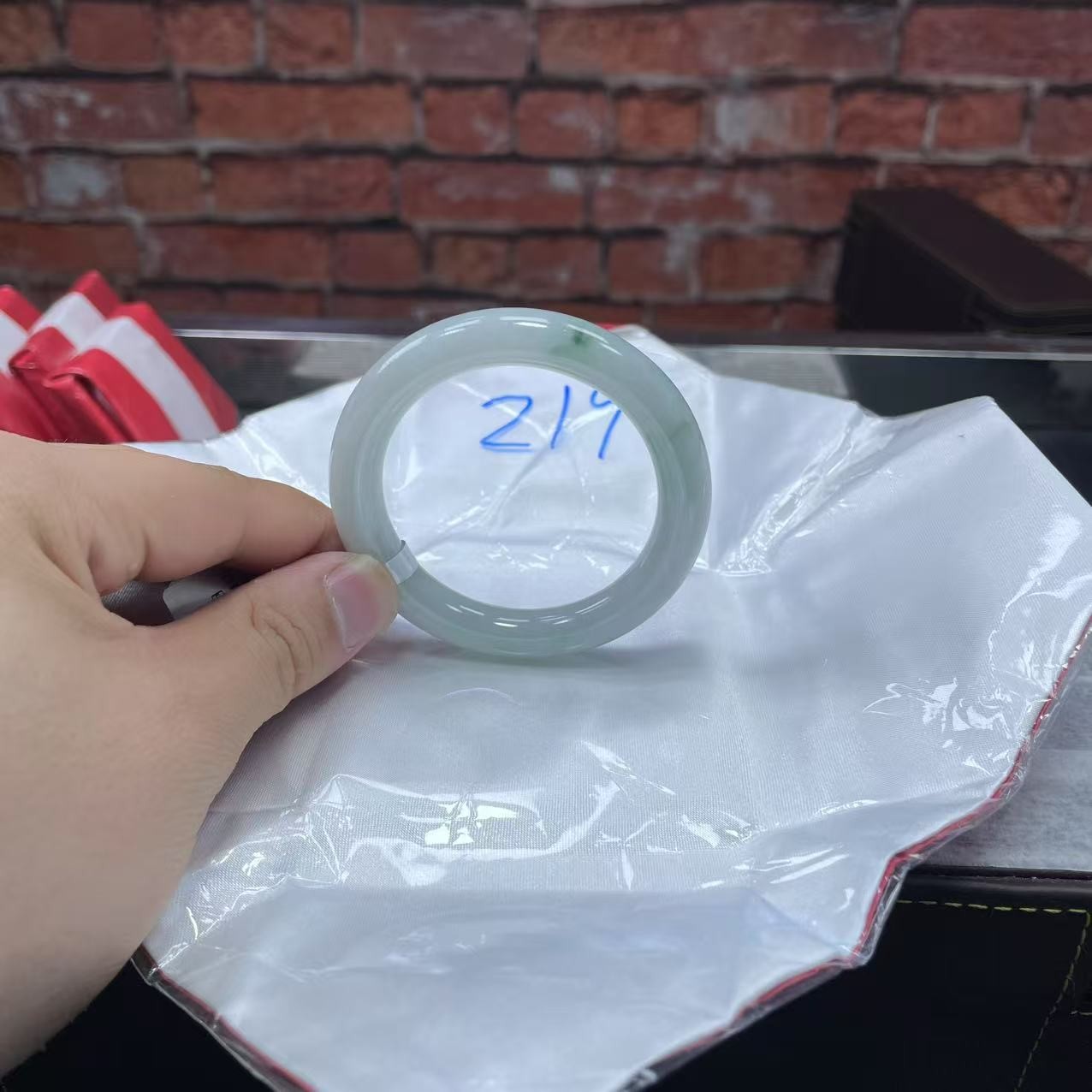 毛货手镯需精细抛光/219