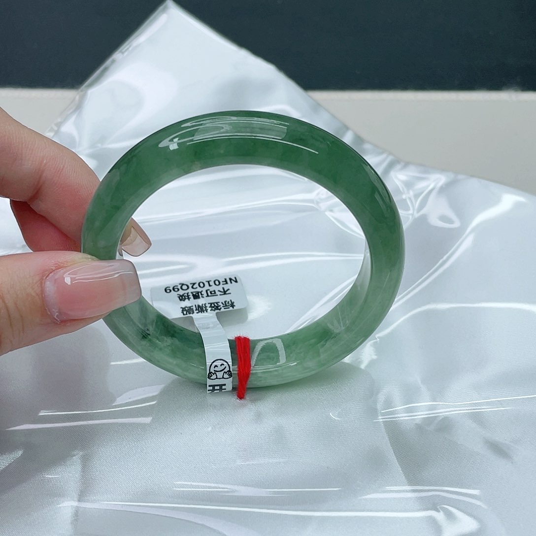 翡翠手镯未镶嵌正55.5