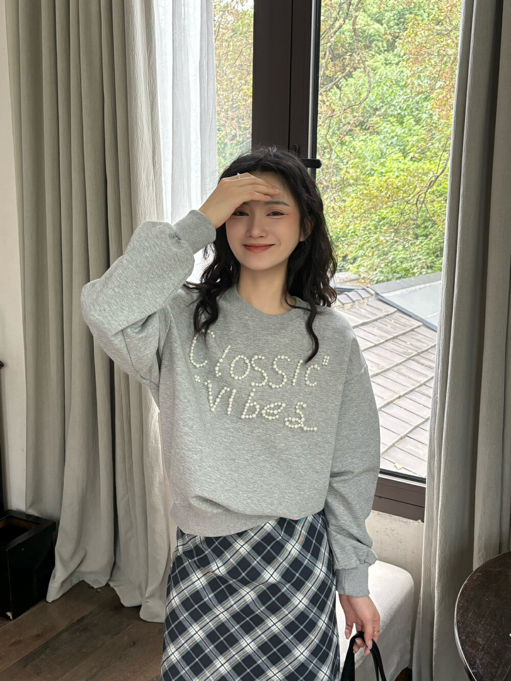 ins珍珠字母圆领卫衣