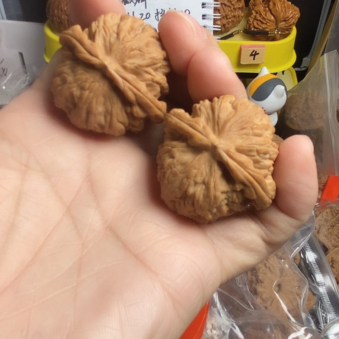 C***-文玩核桃吊坠白狮子40