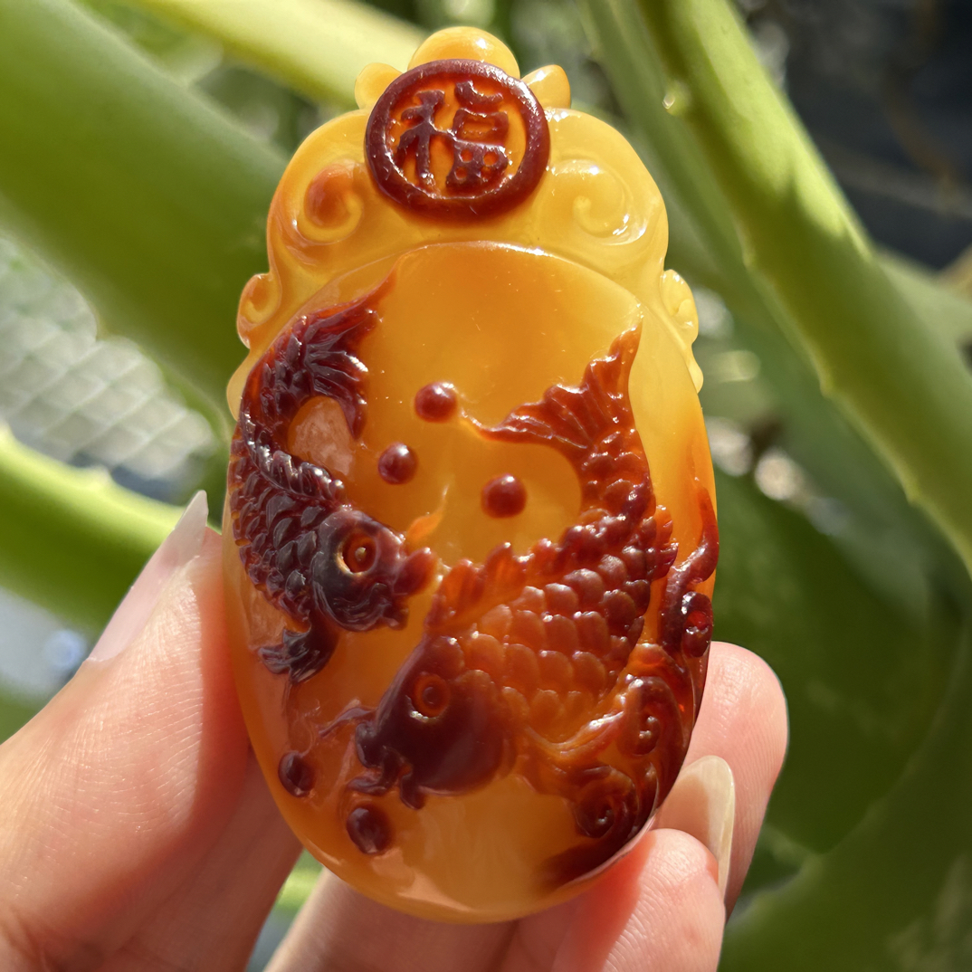 天然琥珀蜜蜡双鱼福牌吊坠