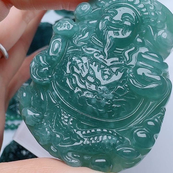 翡翠未镶嵌颈饰天然的A货翡翠多样性发其一 