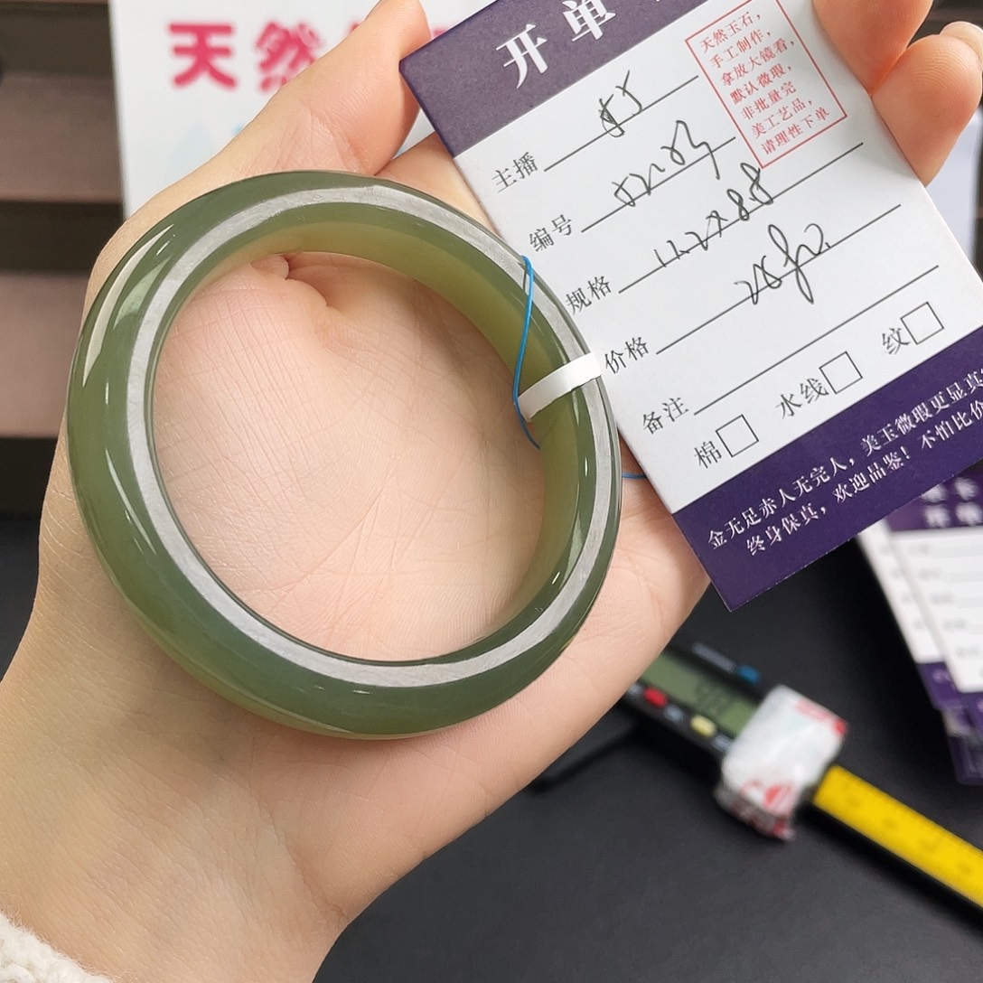 和田玉未镶嵌手镯55