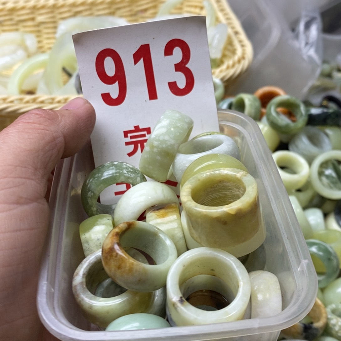 蛇纹石玉挂坠未镶嵌