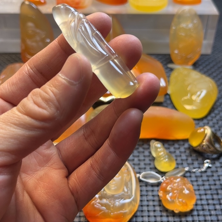 老***0石英质玉未镶嵌旦面