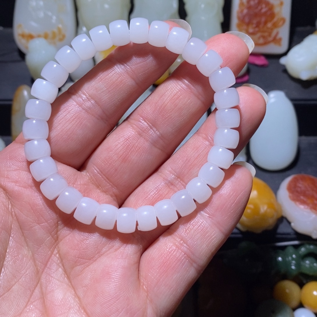 善***品和田玉未镶嵌颈饰