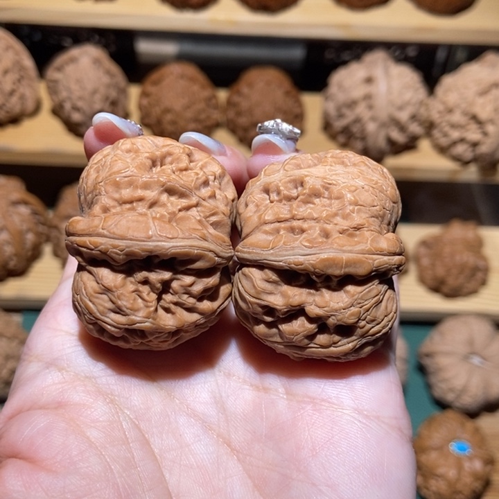 文玩核桃吊坠V****k元宝