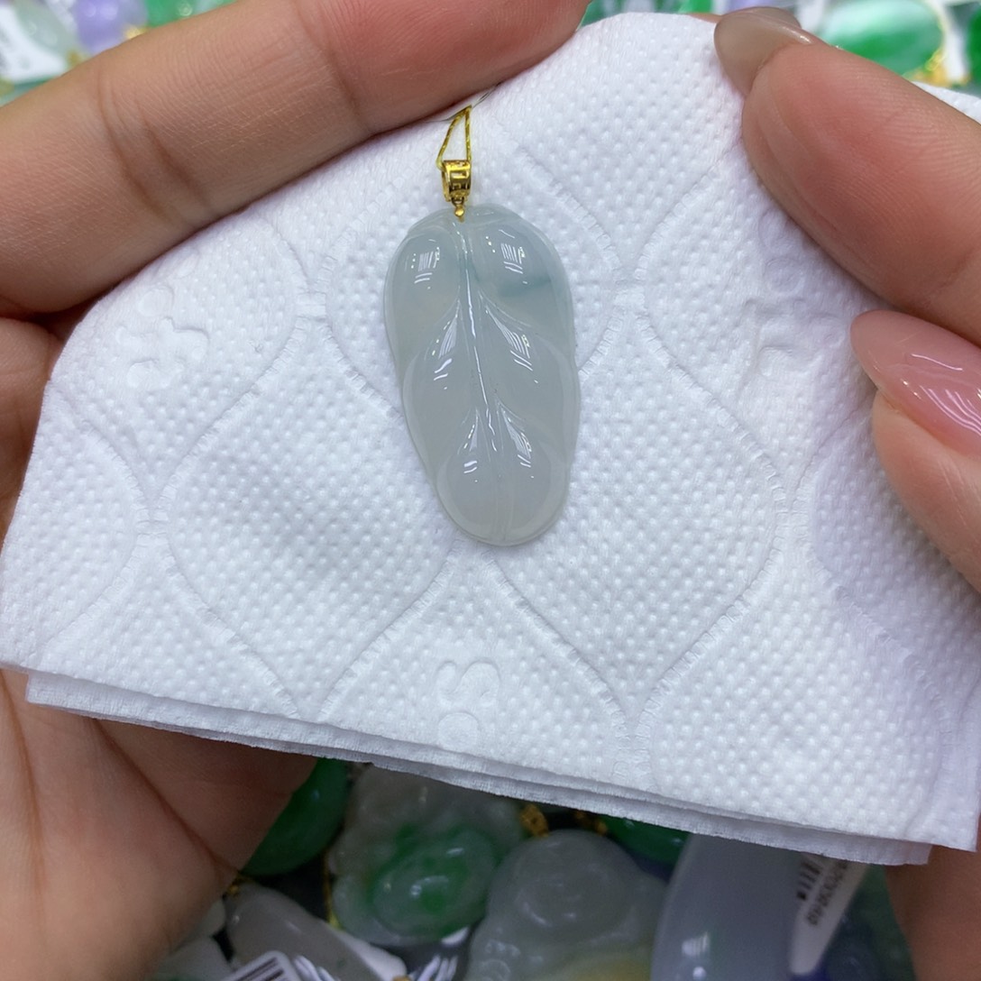 颈饰18K金镶嵌翡翠