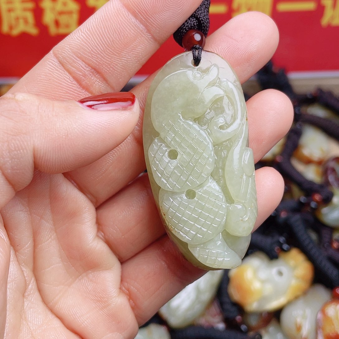 和田玉颈饰未镶嵌