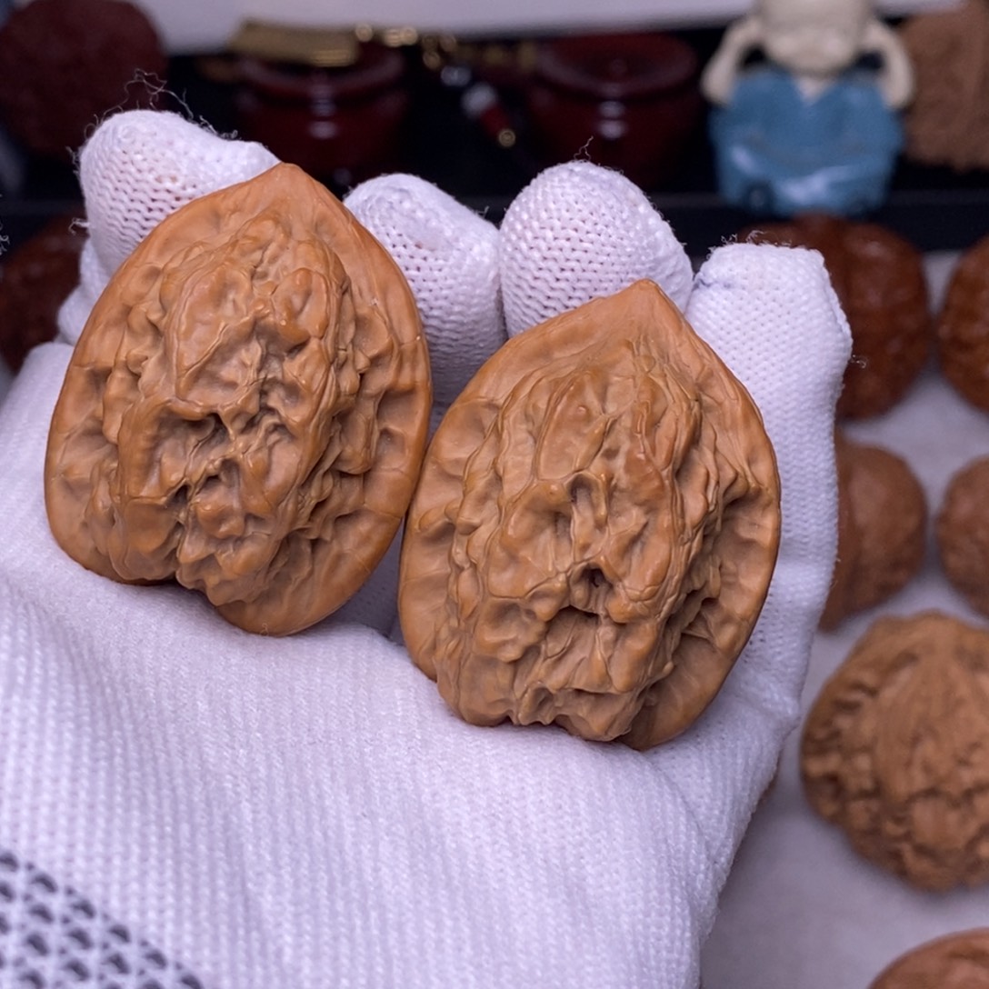 尊***代吊坠文玩核桃红玉